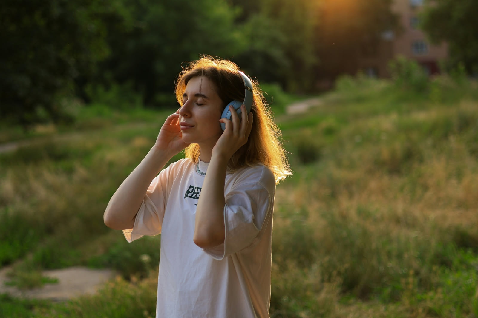 Musica e tristezza: perché ascoltare brani tristi a volte fa bene