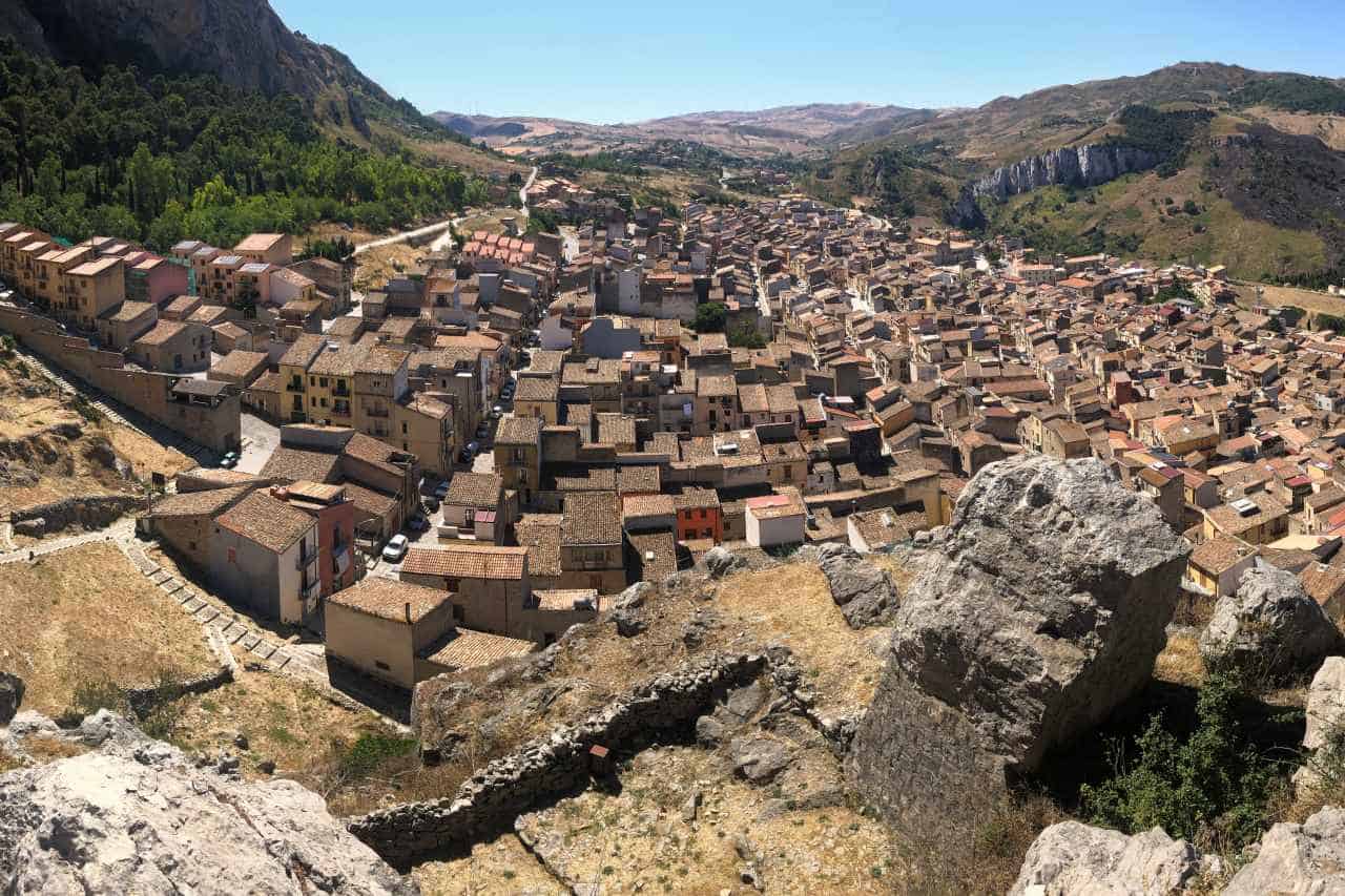 Caltavuturo: storia, cultura e tradizione nel cuore della Sicilia
