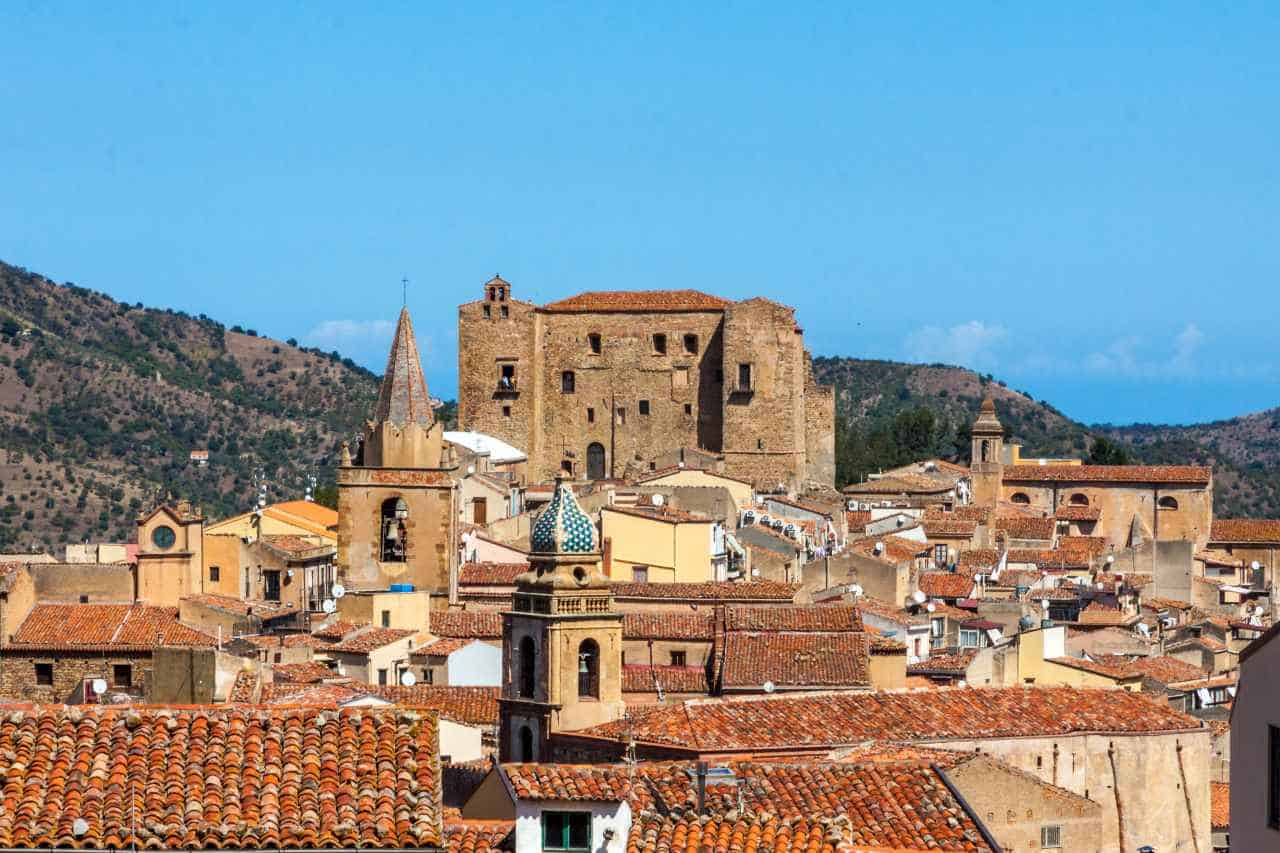 Castelbuono: Storia, territorio e monumenti di un comune siciliano affacciato sulle Madonie